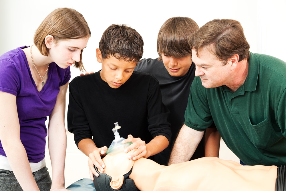 5 Reasons Your Teenager Should Learn CPR 5 Reasons Your Teenager Should Learn CPR